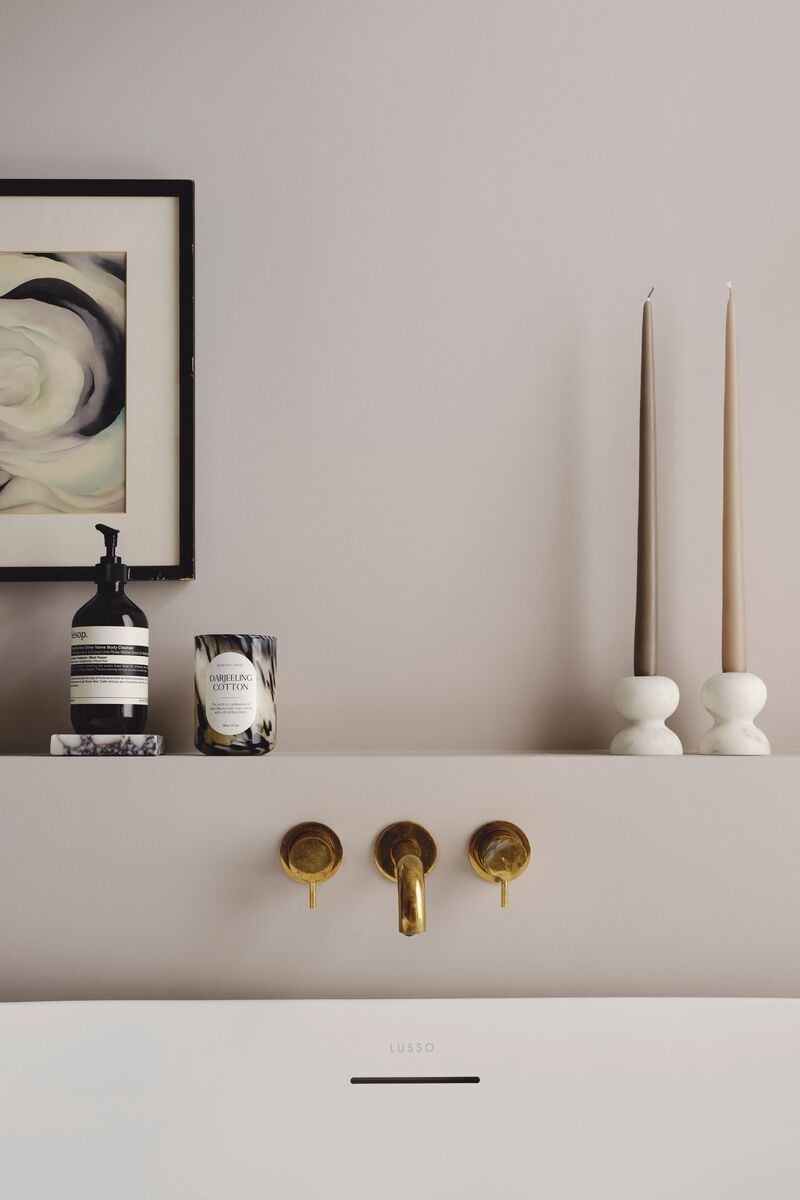 Laura Sawyer bathroom walls painted in Rose Theatre No.249.