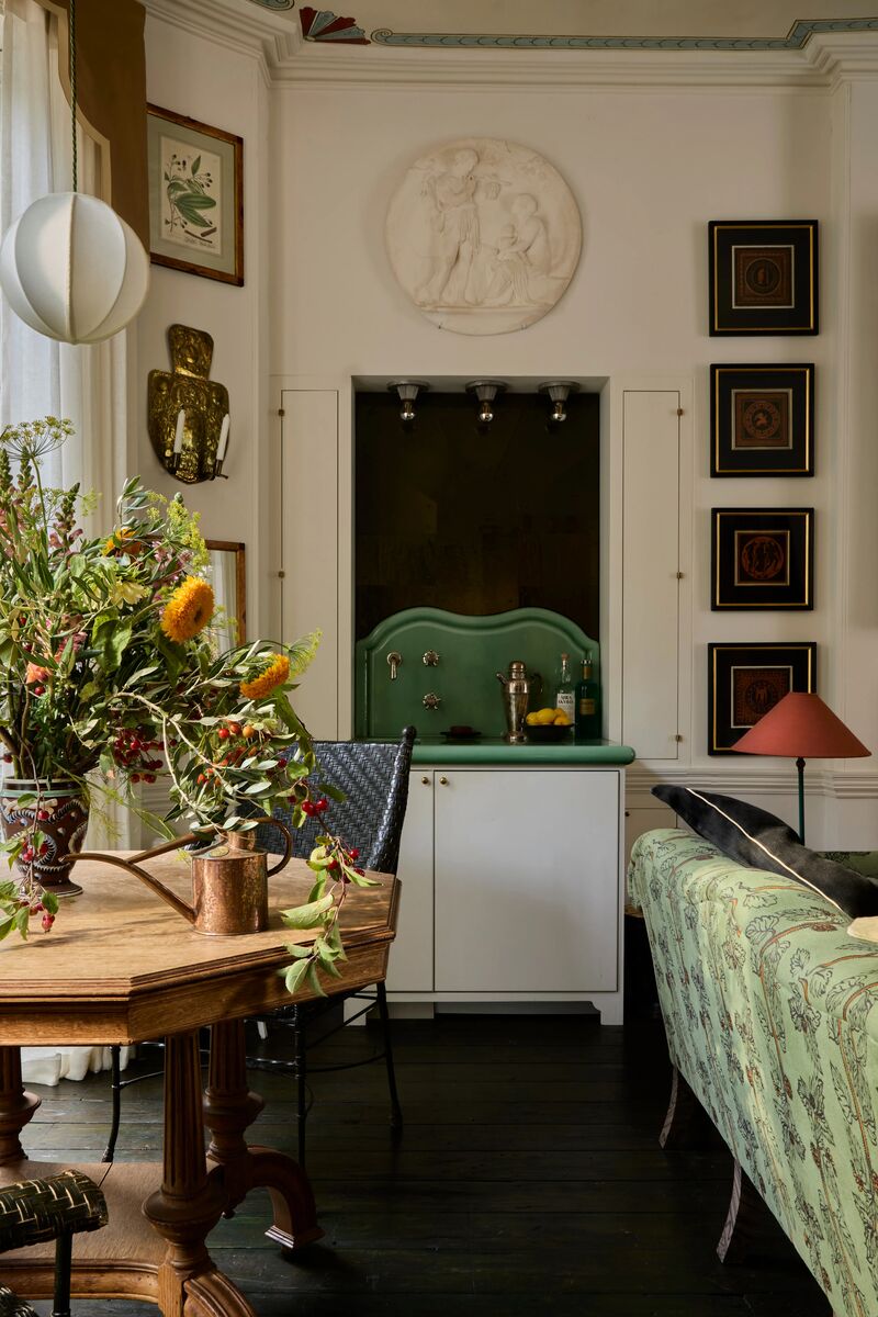 Mylands_Beata Heuman_188_01. Drawing Room 1_No.1 Beata White (Walls and Woodwork) - Newsletter and web.jpg__PID:d57ac1fc-f153-4adf-8d25-e01e7839f5b7