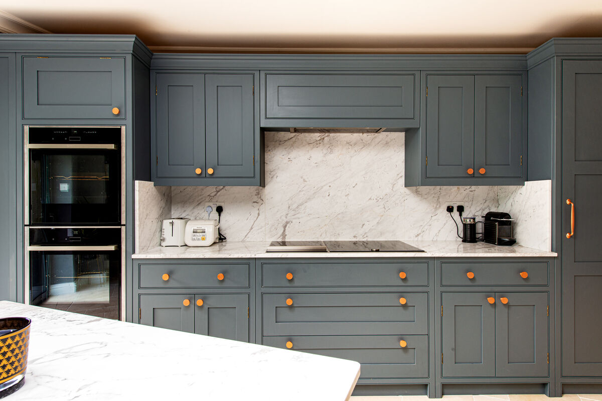 Soft Complementary Tones for Grey Kitchens