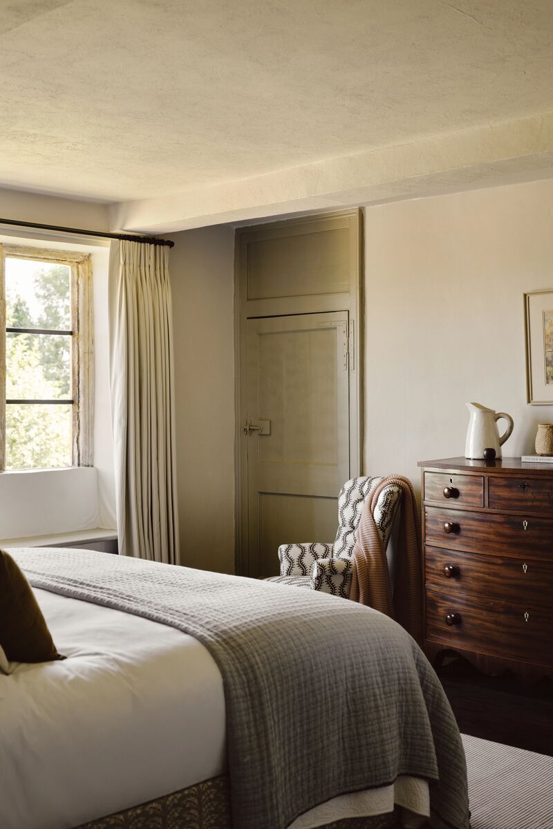 Mapperton House Julie Montague_Farmhouse_ Cadogan Stone No.59 (Walls) _ Egyptian Grey No.154 (Woodwork) - Newsletter and web.jpg__PID:9a068c09-b1fa-4982-94bc-04b2ea5749cd