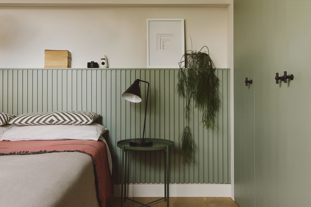 Sara Mungeam_Bedroom_Chalk Farm No.53 MM (Walls)_Serpentine No.192 PB Eggshell (Bed Panel and Cupboard) - Newsletter and web landscape.jpg__PID:d7dcaef5-e538-4b96-b25e-17093fb67b9b