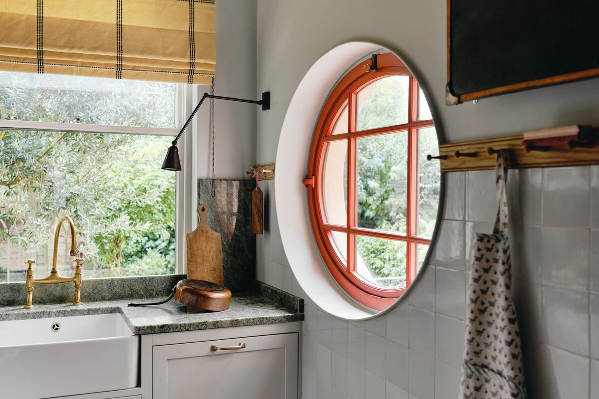 mylands-paint-beata-heuman-home-no.3-old-mans-beard-no.19-crayfish-party.jpg__PID:2892d9c3-4322-4e28-9a03-34d8aef6a27e