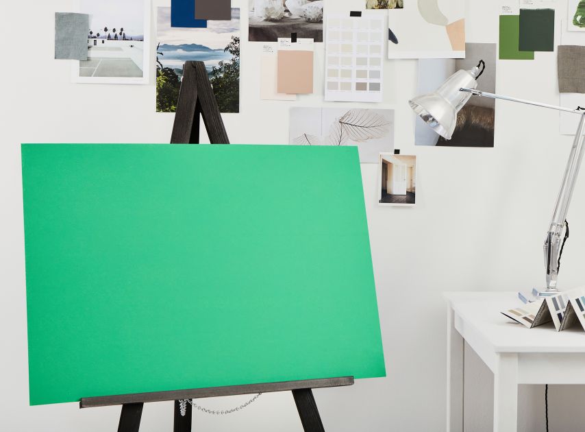 A green canvas painted with FTT-011